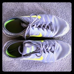 NIKE GYM RUNNING SHOES